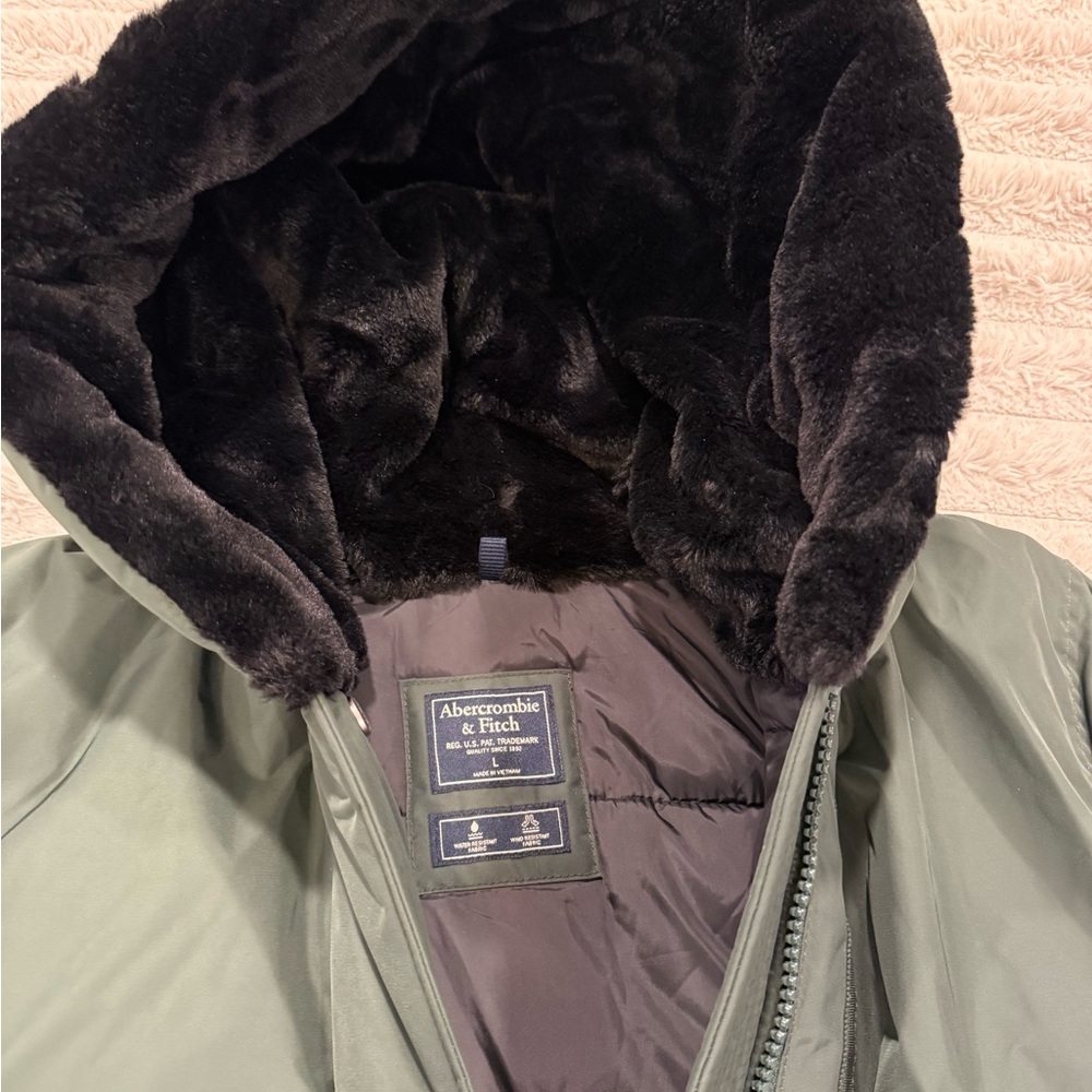 Abercrombie & Fitch dark forest green Hooded ski coat. Size large